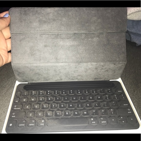 iPad Pro Smart Keyboard – BRAND NEW - Picture 3 of 4